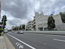 TRUST VALUE 代々木上原前面の井の頭通り