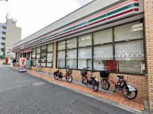 向かいの通りのセブン