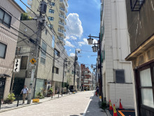 赤池ビル前面の通り