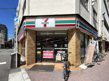 同じ通りにあるセブン