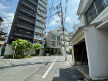 霜ビル1前面の通り