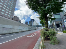 ODAビルディング前