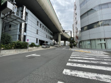 近仁ビル前面の通り