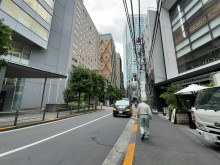 祐真ビル本館前面の通