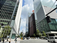 大手町ビル前面の日比