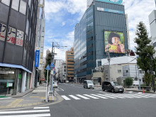 上野TSビル前面の通