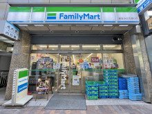 隣のファミリーマート