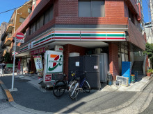 徒歩3分のセブンイレ
