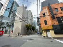 フェザービル前面の通