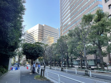 尚友会館前面の通り