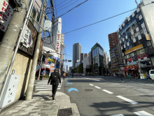 オオツジ堂山ビル前面