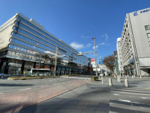ネクストサイト千葉ビル前面の千葉駅前大通り