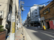 YOCビル前面の通り