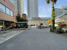 ウスイ紀尾井町ビル前