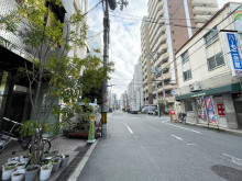 パールビル前面の通り