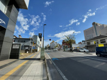 ビル前の妙見通り