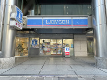 向かいの通りのローソ