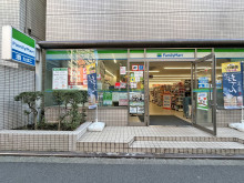 隣のファミリーマート