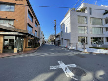 佳秀ビル前面の通り