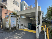 最寄りの「用賀駅」