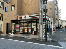 斜め向かいのセブンイレブン世田谷用賀駅東店