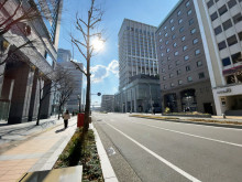 日本ビルヂング前面の