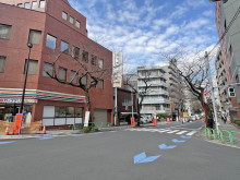 久保寺ビル前面通り