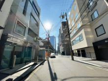 ナビタ灯坂ビル前面の