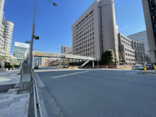 青山ファーストビル前