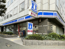 同じ通りにあるローソ