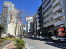 芝パークビル前面の通