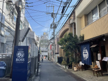 第1凡ビル前面の通り