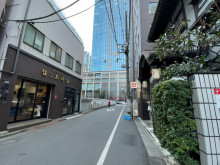 室町フェニックスビル前面の通り