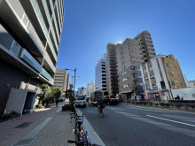 ヘリオスビル前面の通