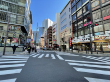 新赤坂ビル前面の通り