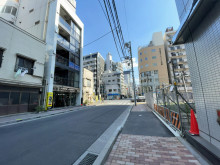 キクヤビル前面の通り