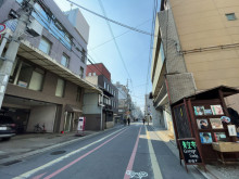 山中ビル前面の通り