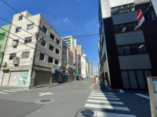 神保ビル前面の通り