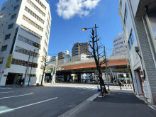 善幸ビル前面の通り