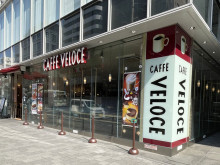 同じ通りにあるカフェ