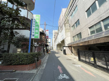 岡本鏡店ビル西館前面