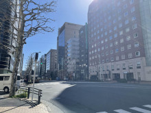 第5山京ビル前面の永