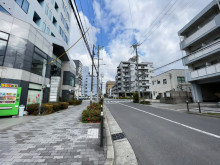 ハイランドビル前面の通り