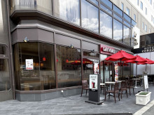 徒歩1分のカフェ・ベ