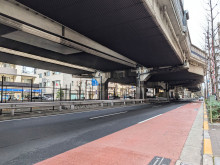 NOVEL WORK Sangenjaya前面の玉川通り