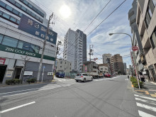 OSビル前面の大久保