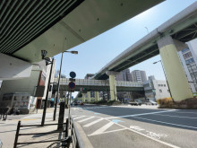 シャトー大鉄前面の通り