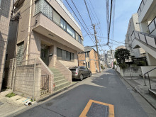 今井ビル西館前面通り