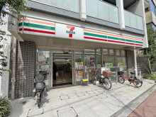 隣のセブン-イレブン
