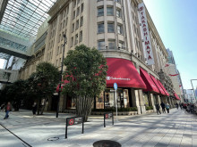 付近の日本橋高島屋本